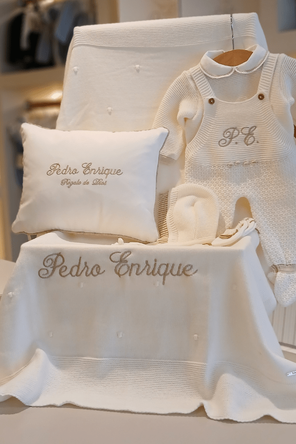 Ropa de Bebé Recién Nacido Mayoreo | Rayuela México-Bordado Personalizado