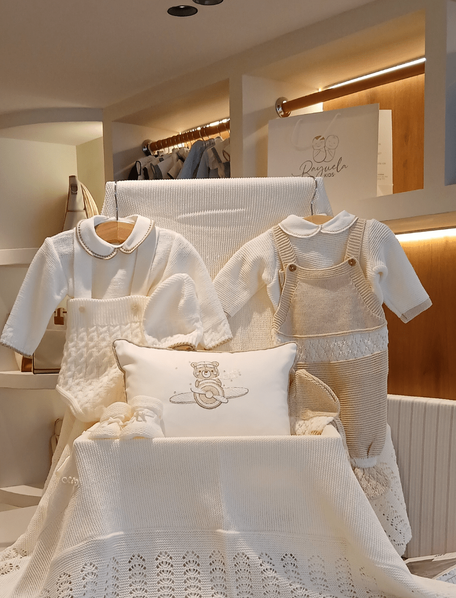 Ropa Bebés Recién Nacidos al por Mayor | Rayuela Panamá- Set Completo con Almohada